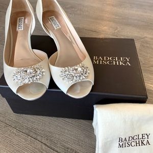 Badgley Mischka Ivory heels
